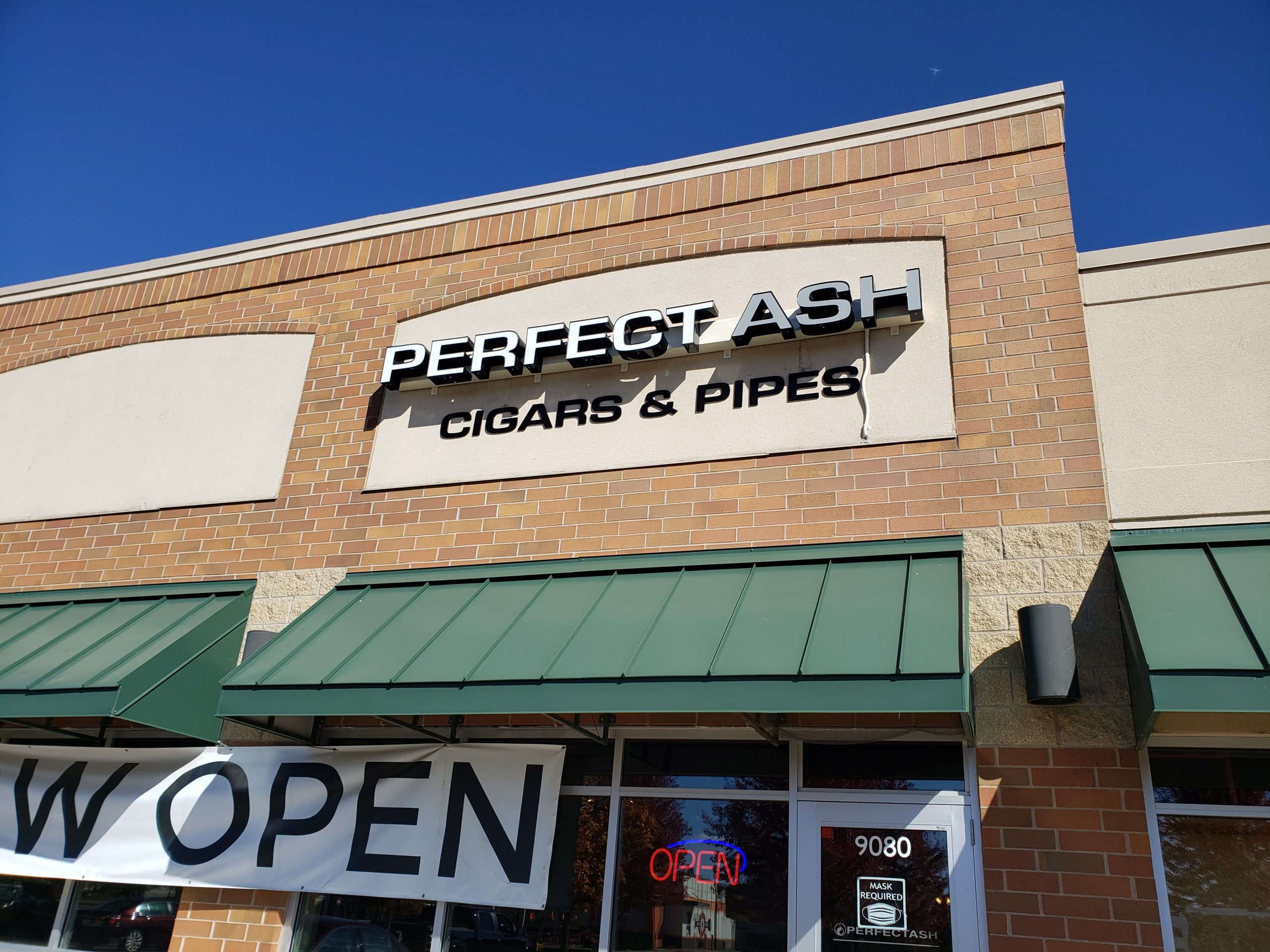 Lounge Review Perfect Ash Is a Strip Mall Gem in Twin Cities