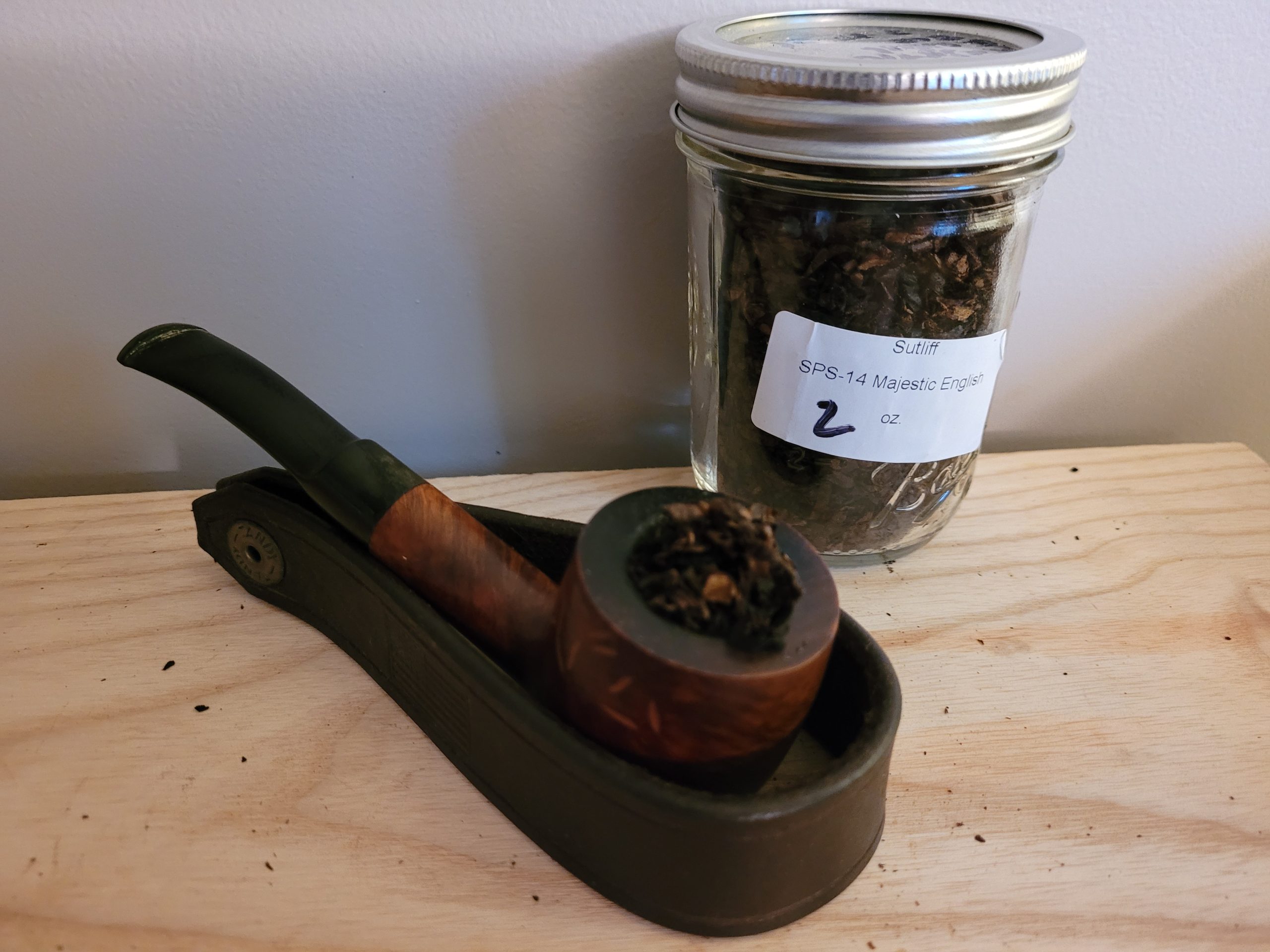 sutliff eastfarthing pipe tobacco Sutliff English: Majestic English and Count Pulaski - Simply Stogies